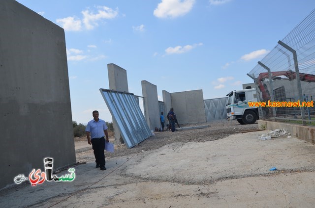 كفرقاسم تنتصر.. واغلقت الابواب !!! عمو عادل يُسلم مفاتيح استاذ ابو خميس الدولي الى رؤساء الفرق الرياضية بعد اتمامه وتغليقه  